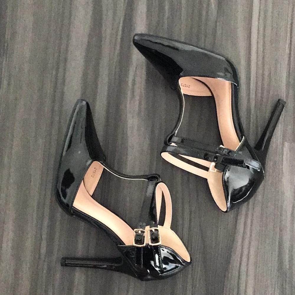 Black Heels with straps SZ 6